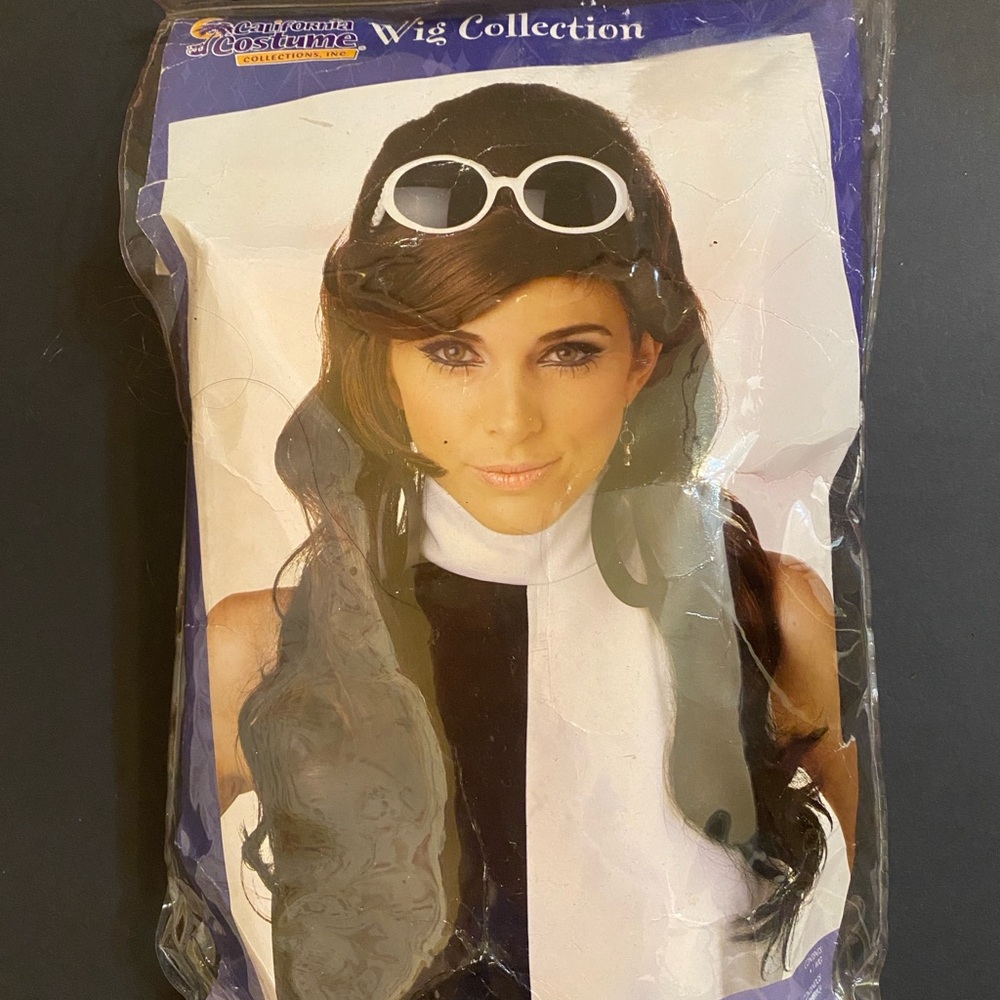California Costumes Black and Dark Brown Wig with Soft Waves 60’s Bump
